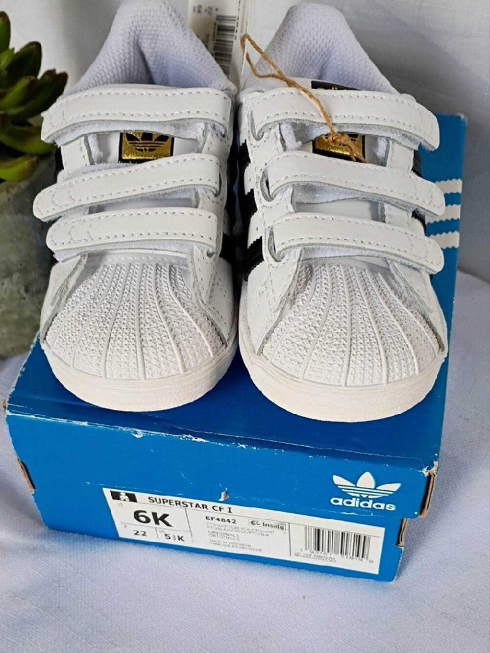 Adidas White and Black Kids Superstar Velcro Sneakers Size 6K - Picture 6 of 8